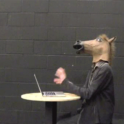 конь печатает на компьютере, маска коня